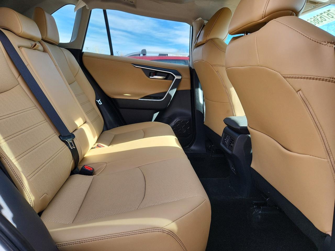 2025 TOYOTA RAV4 LIMITED photo 31