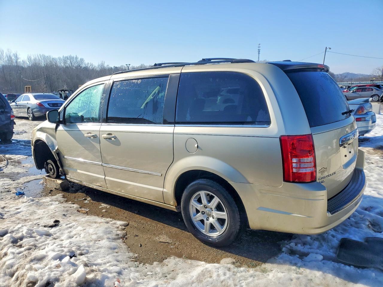 2010 CHRYSLER TOWN & COUNTRY TOURING photo 2