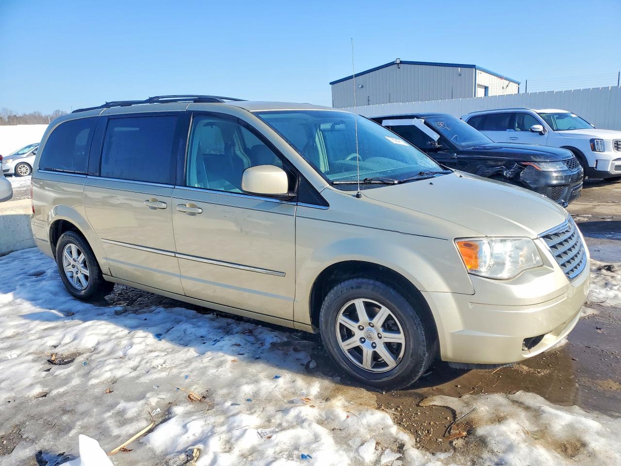 2010 CHRYSLER TOWN & COUNTRY TOURING photo 4