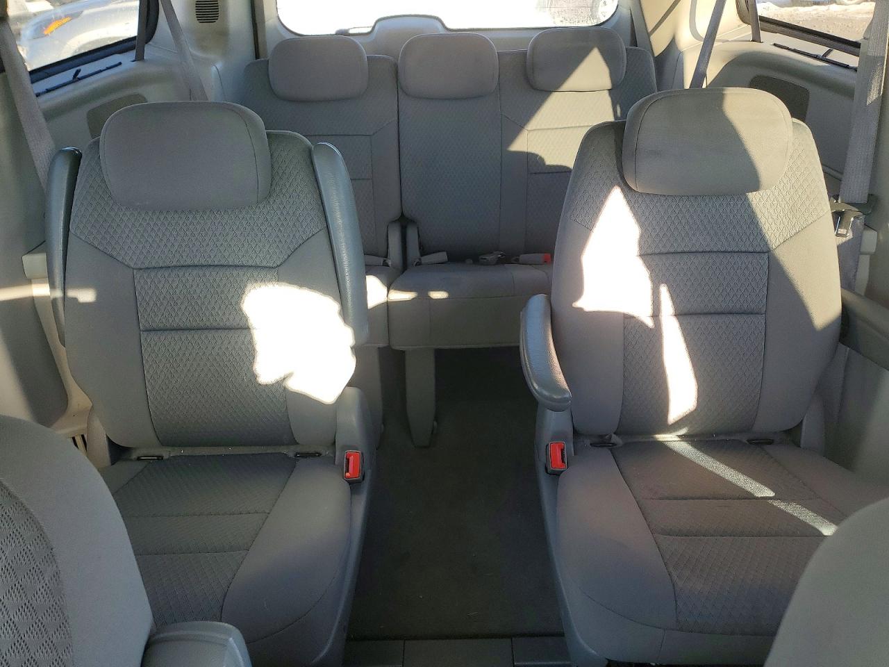 2010 CHRYSLER TOWN & COUNTRY TOURING photo 10