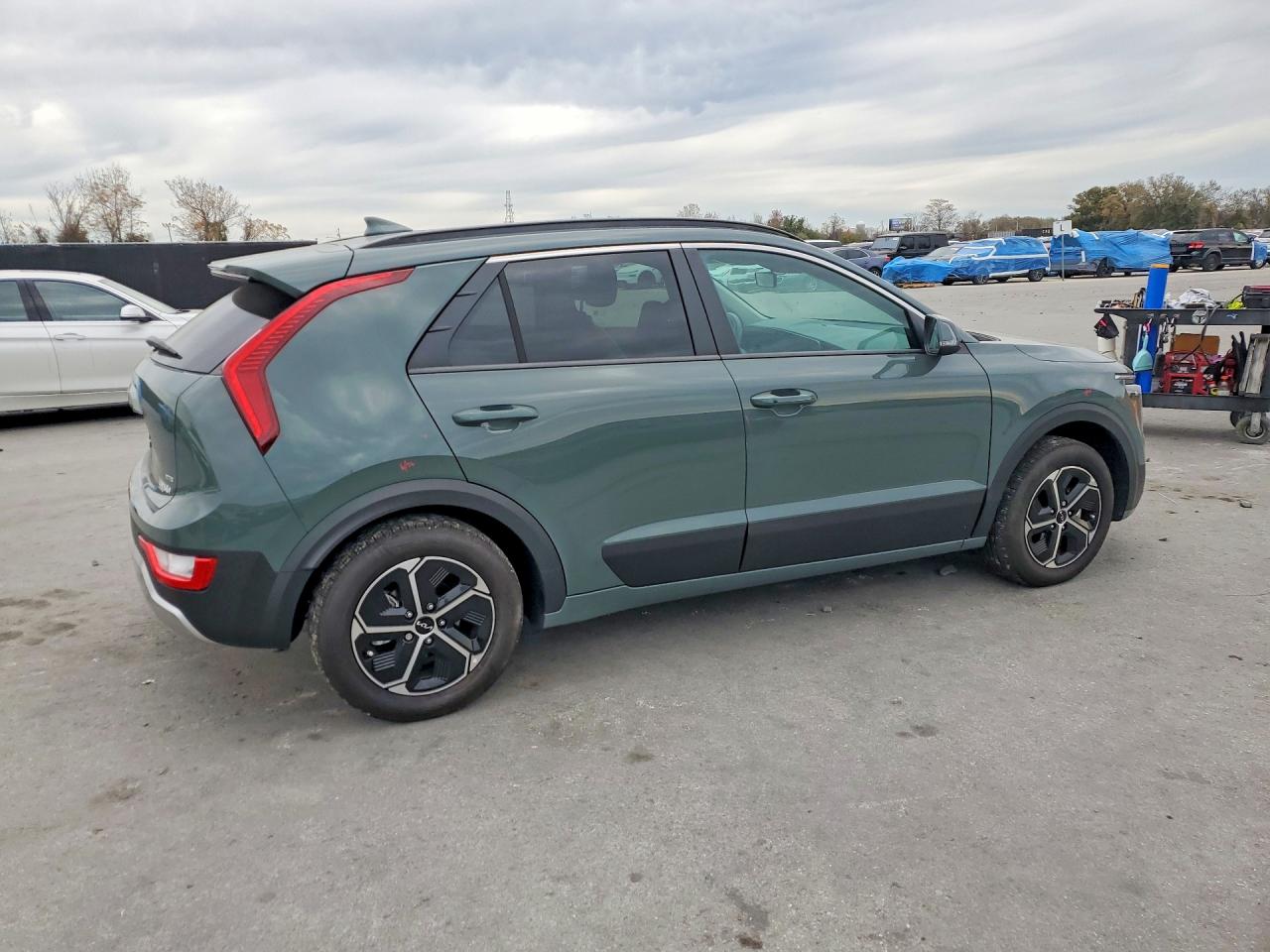 2025 KIA NIRO EX photo 3