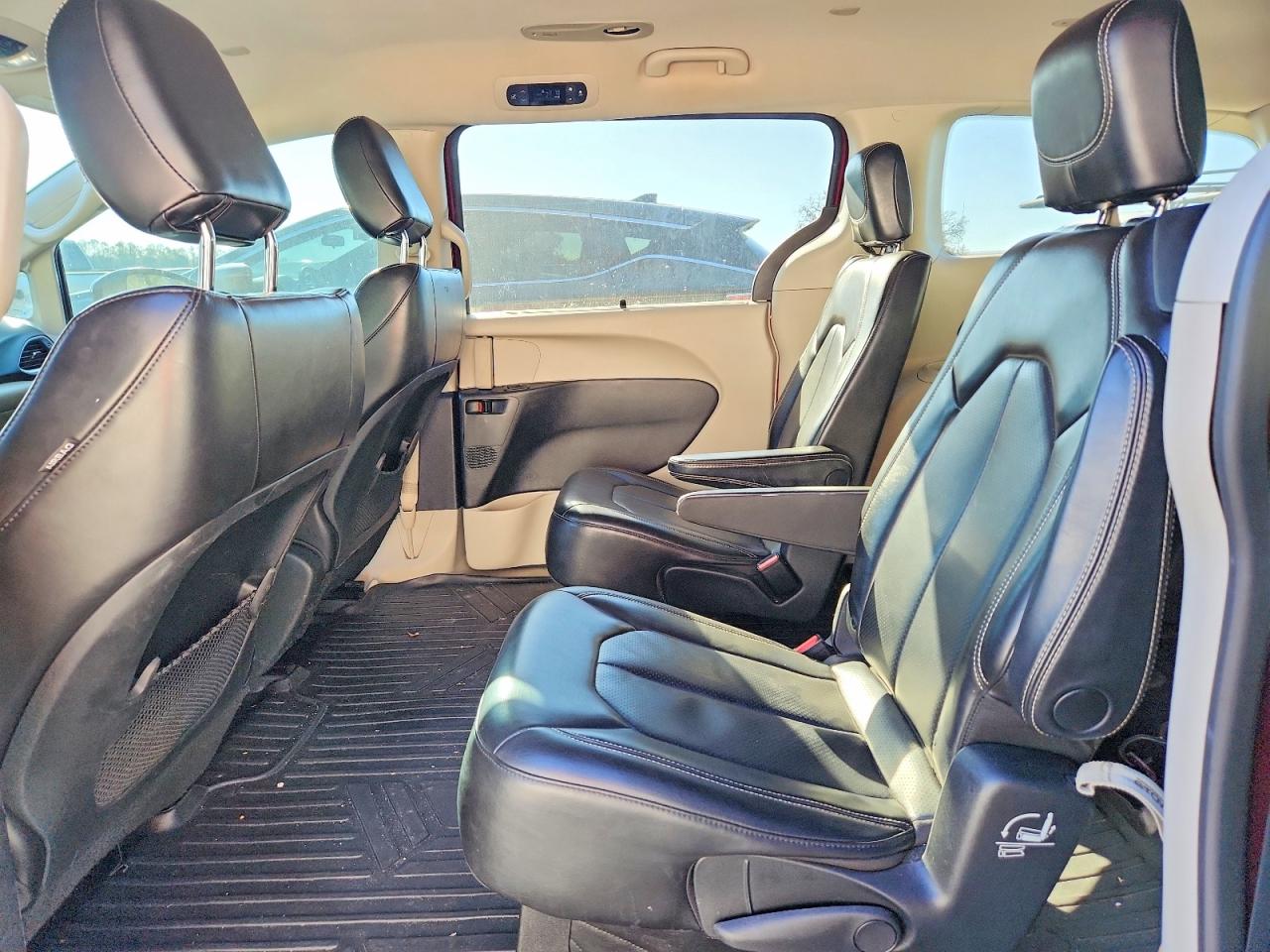 2020 CHRYSLER VOYAGER LXI photo 21