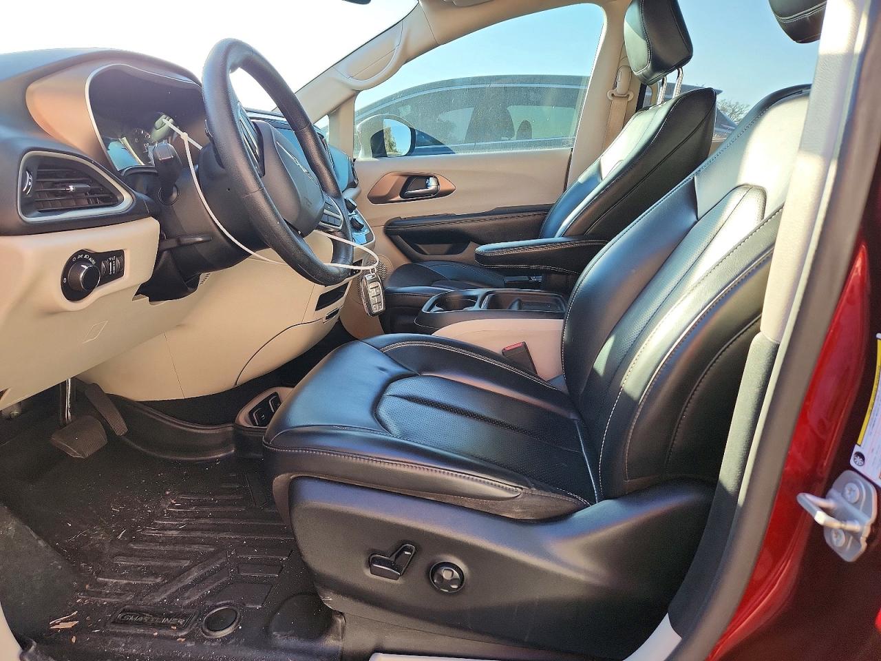 2020 CHRYSLER VOYAGER LXI photo 13
