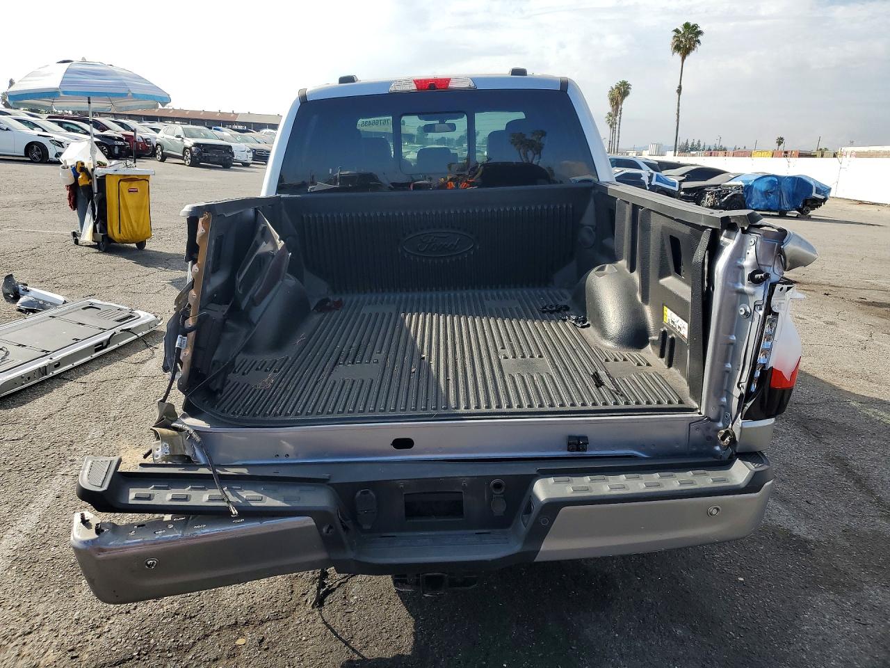 2023 FORD F150 LIGHTNING PRO photo 11