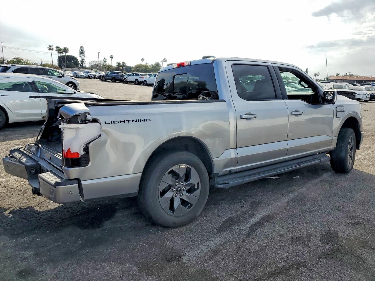 2023 FORD F150 LIGHTNING PRO photo 5