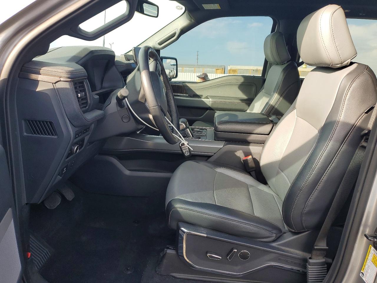 2023 FORD F150 LIGHTNING PRO photo 13