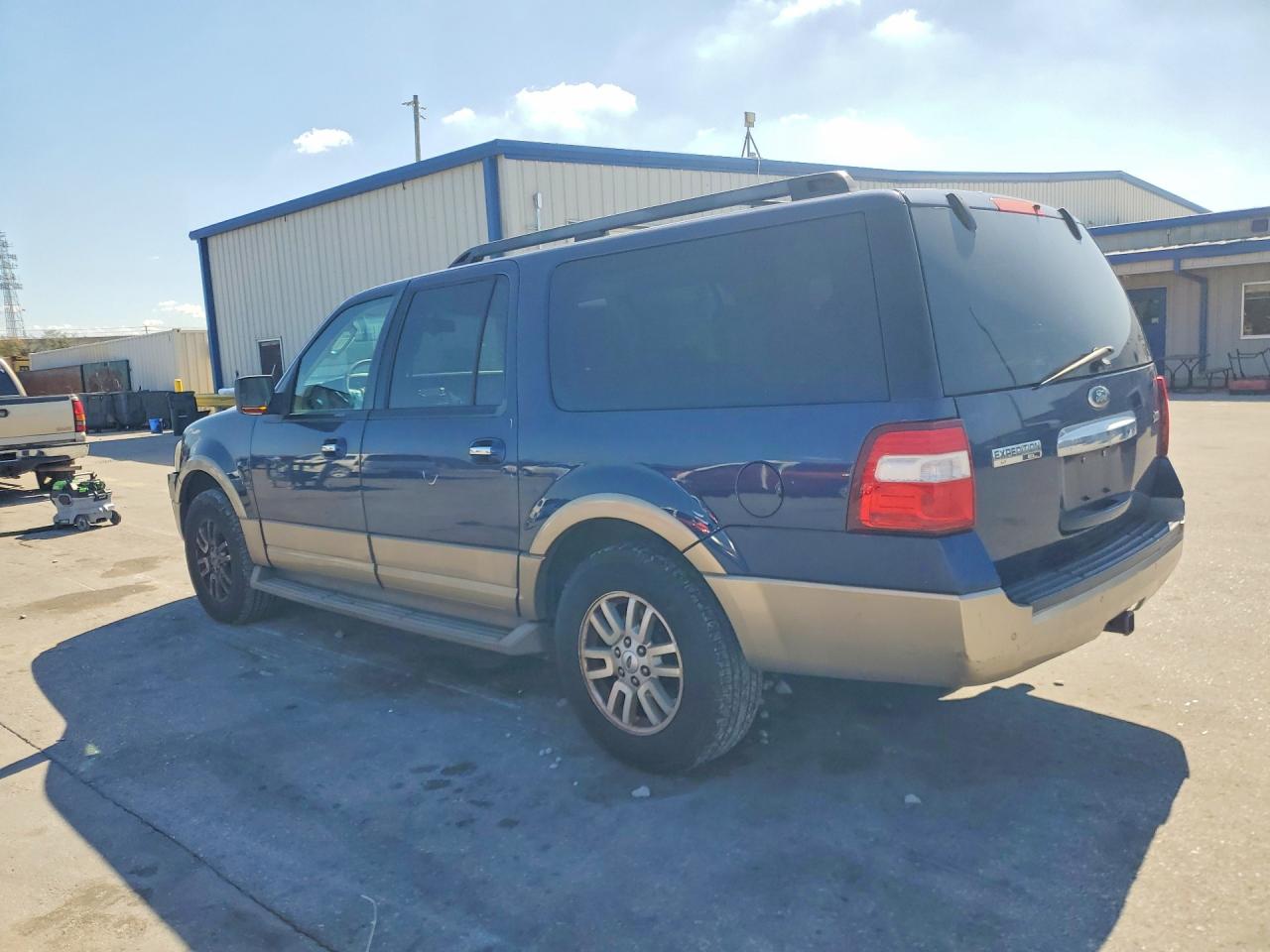 2011 FORD EXPEDITION EL XLT photo 2