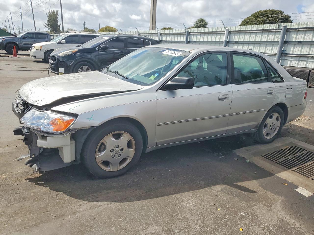 2004 TOYOTA AVALON