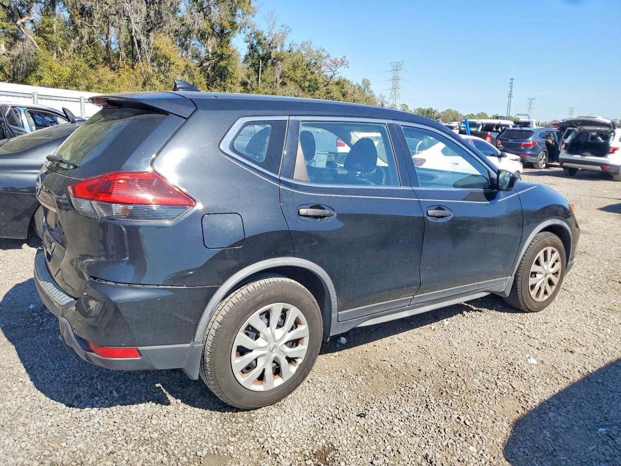2018 NISSAN ROGUE S photo 5