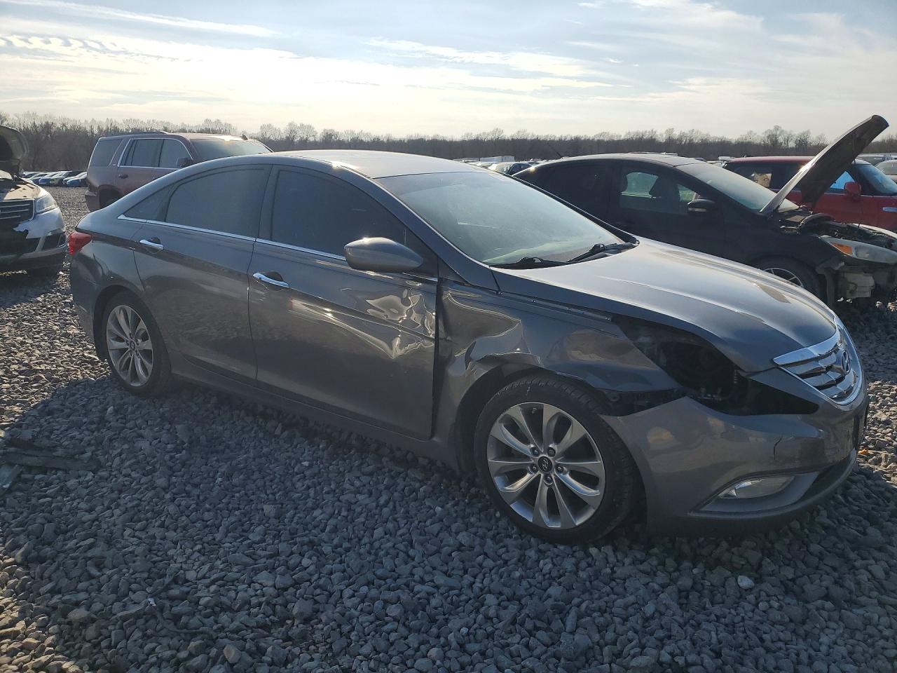 2013 HYUNDAI SONATA SE photo 4