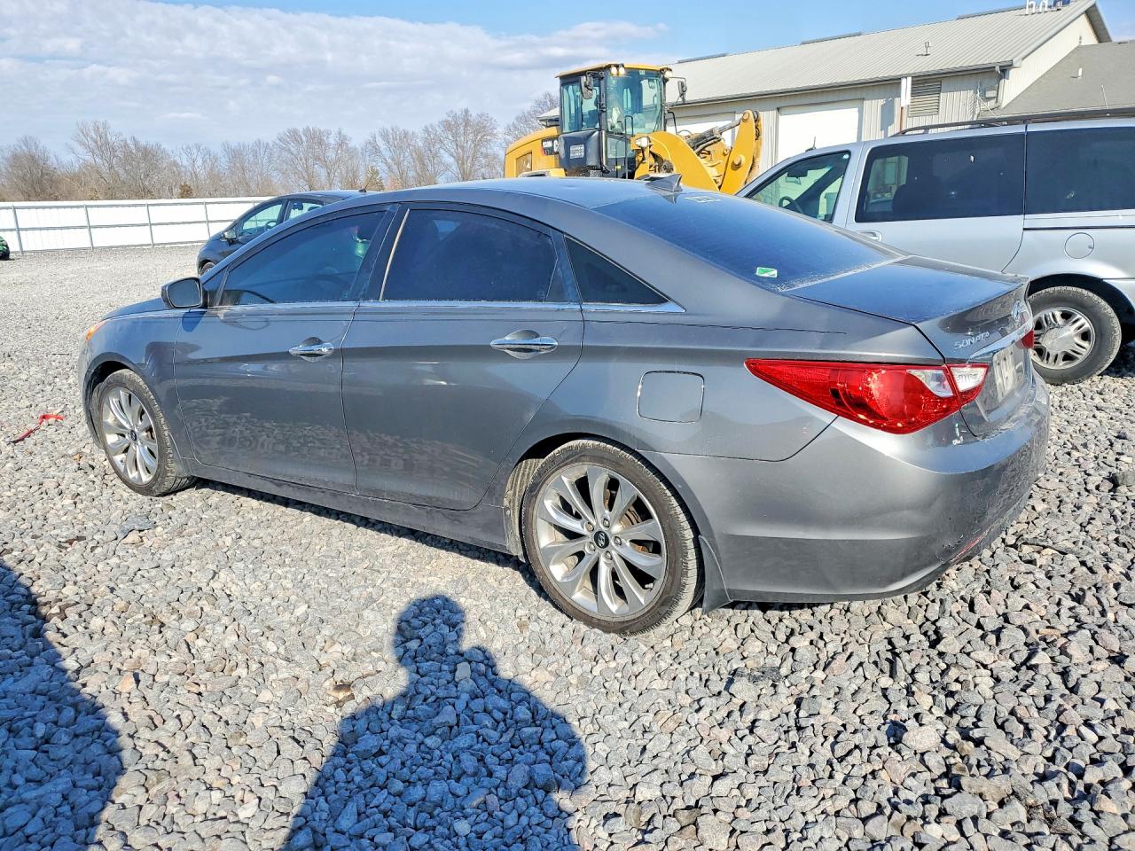 2013 HYUNDAI SONATA SE photo 2