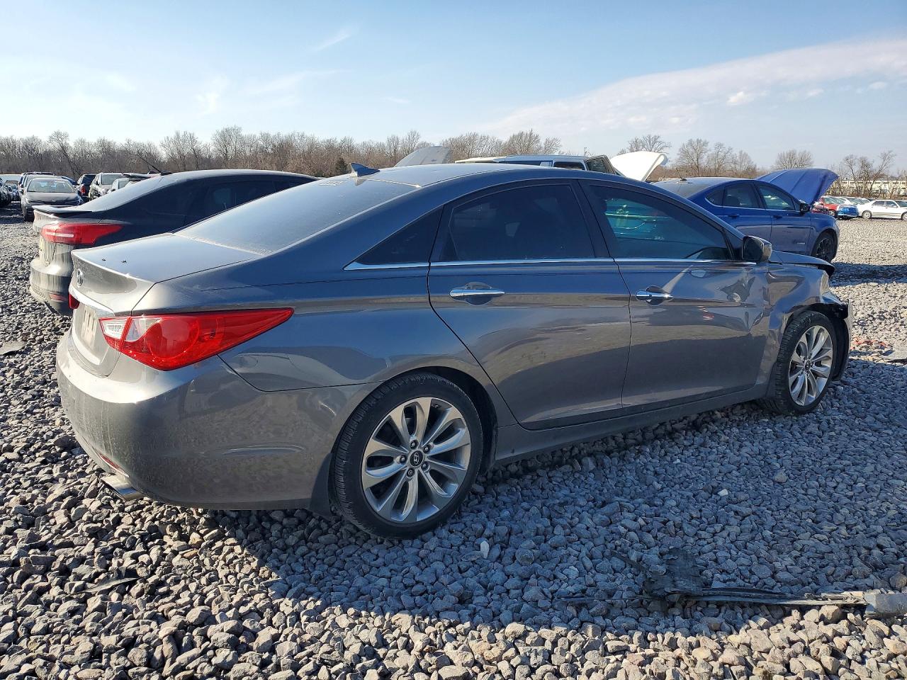 2013 HYUNDAI SONATA SE photo 3