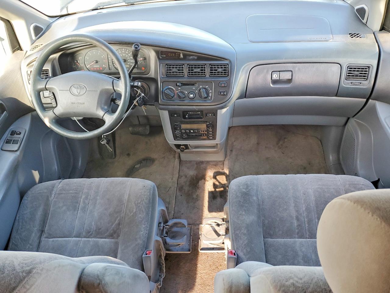 2000 TOYOTA SIENNA LE photo 8