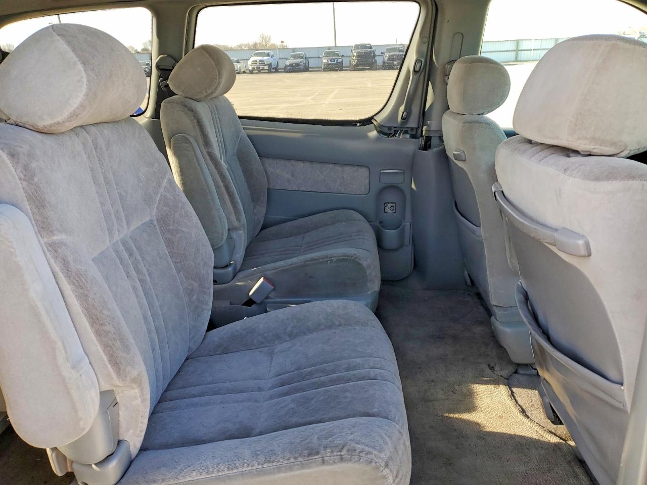 2000 TOYOTA SIENNA LE photo 11