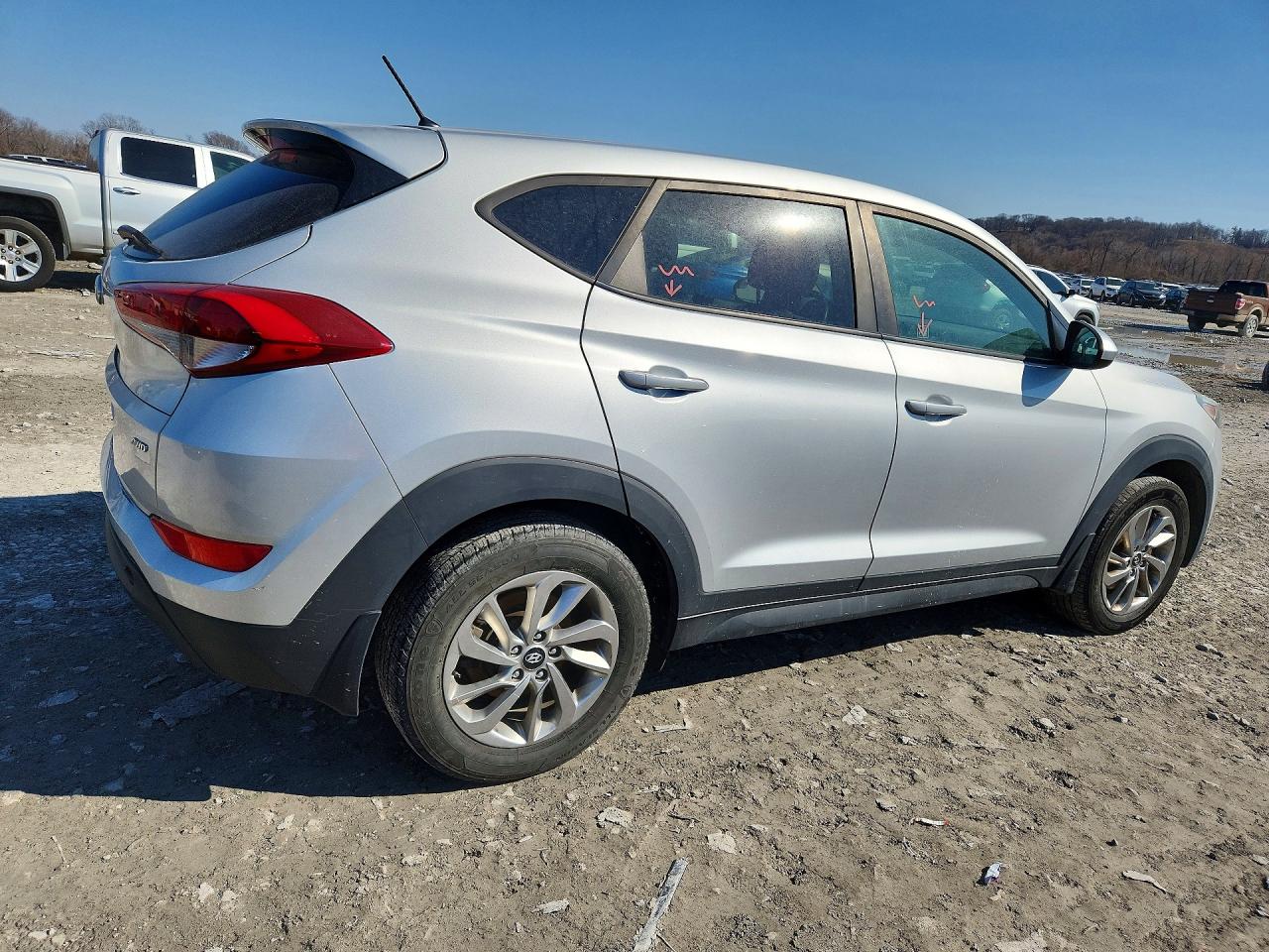 2018 HYUNDAI TUCSON SE photo 3