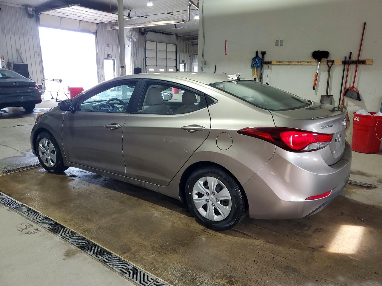 2016 HYUNDAI ELANTRA SE photo 2