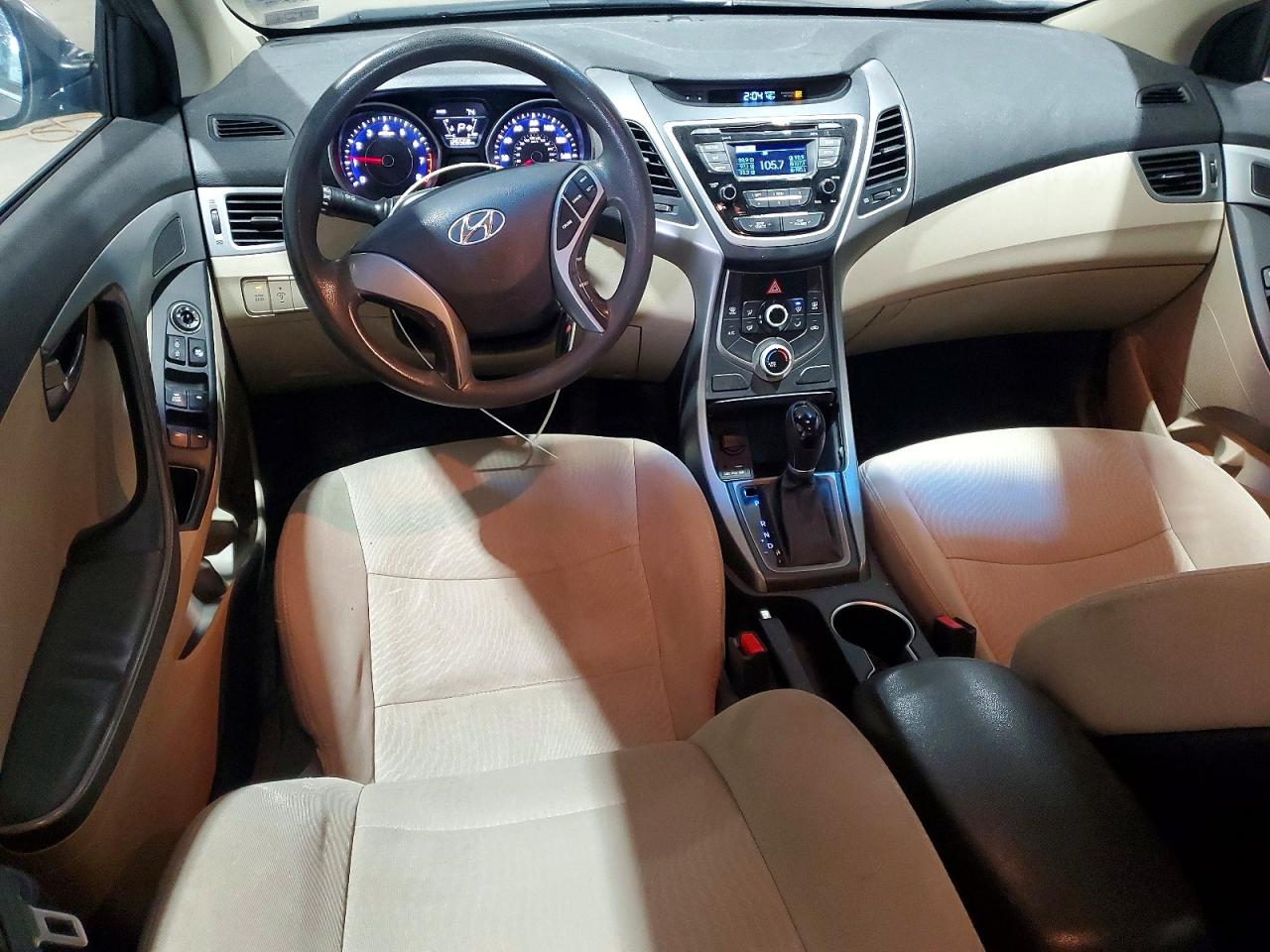 2016 HYUNDAI ELANTRA SE photo 8
