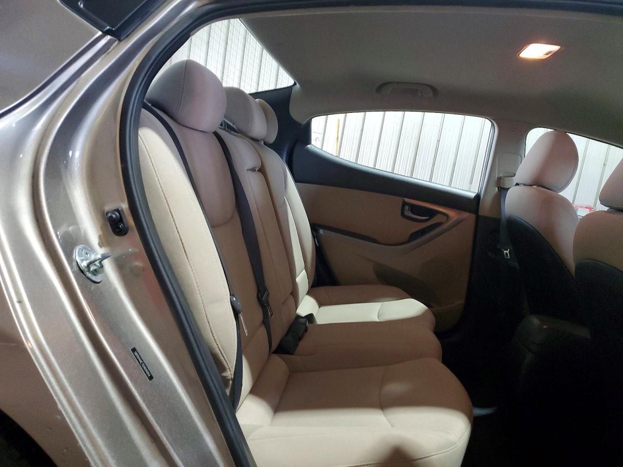 2016 HYUNDAI ELANTRA SE photo 10
