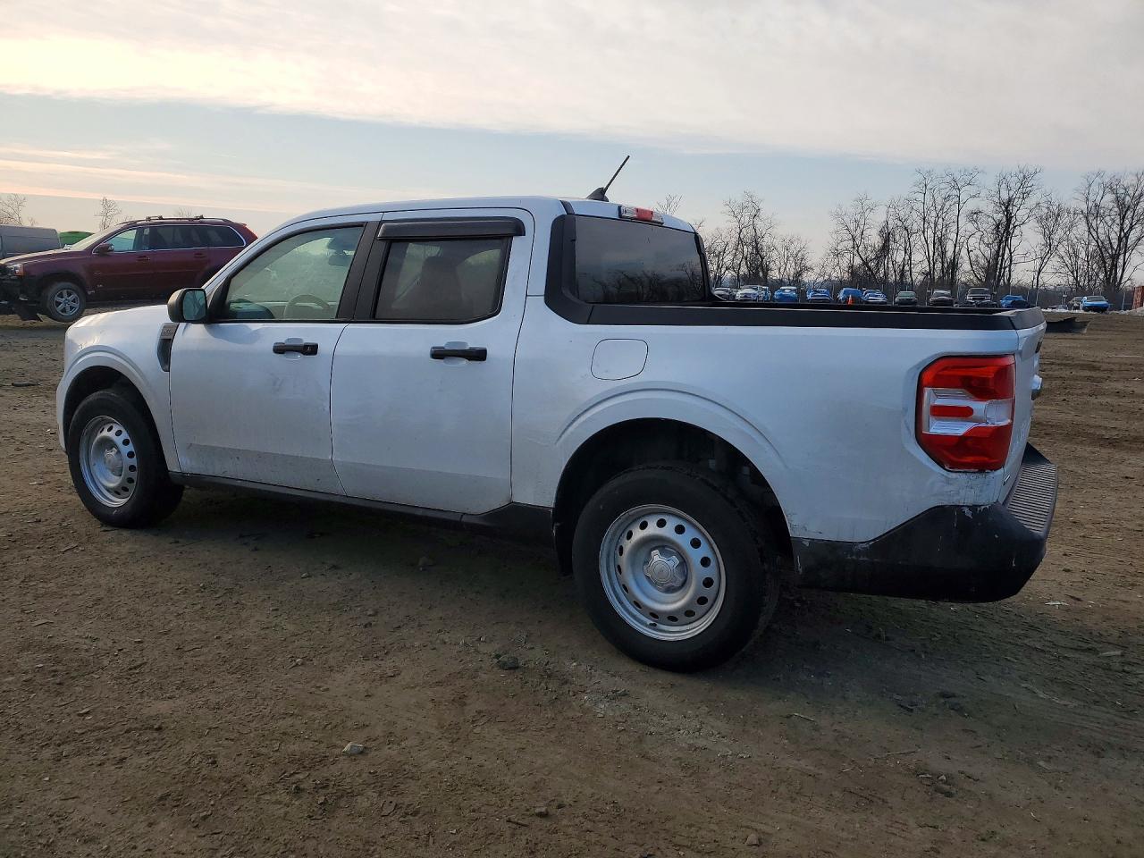 2024 FORD MAVERICK XL photo 2