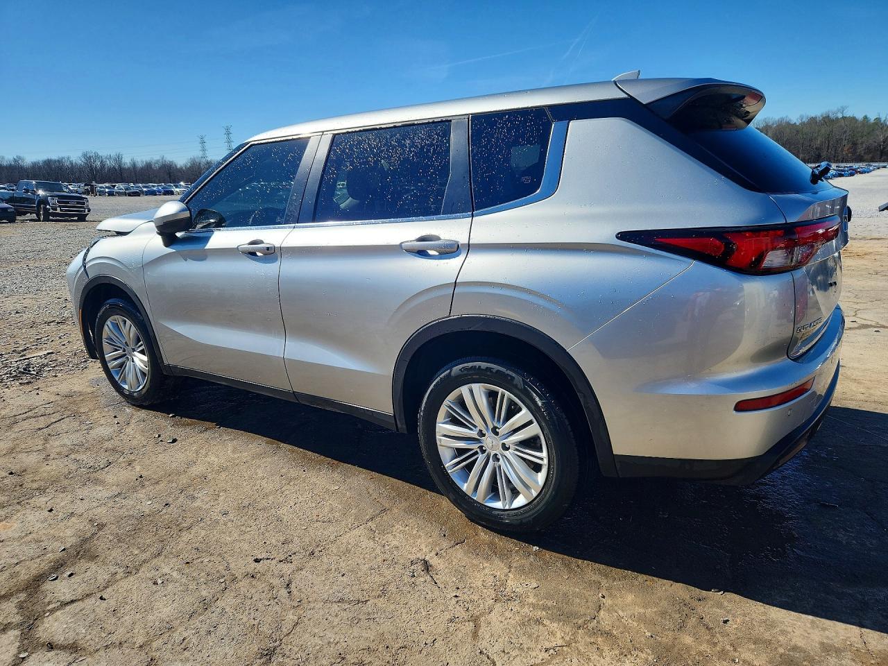 2024 MITSUBISHI OUTLANDER ES photo 4