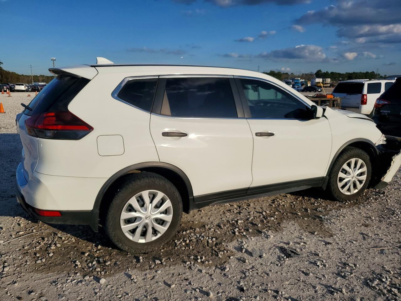2020 NISSAN ROGUE S photo 5