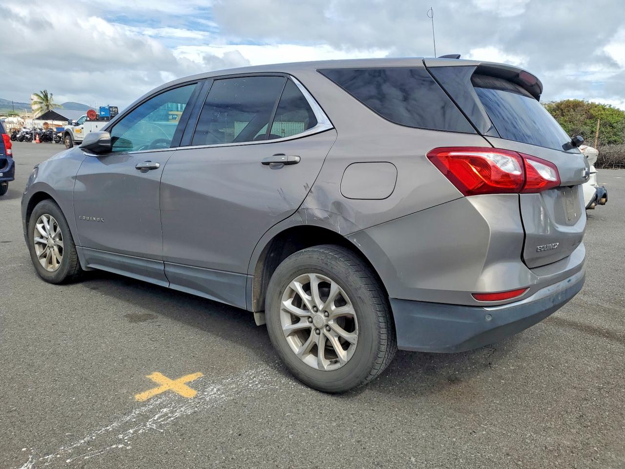 2018 CHEVROLET EQUINOX LT photo 2