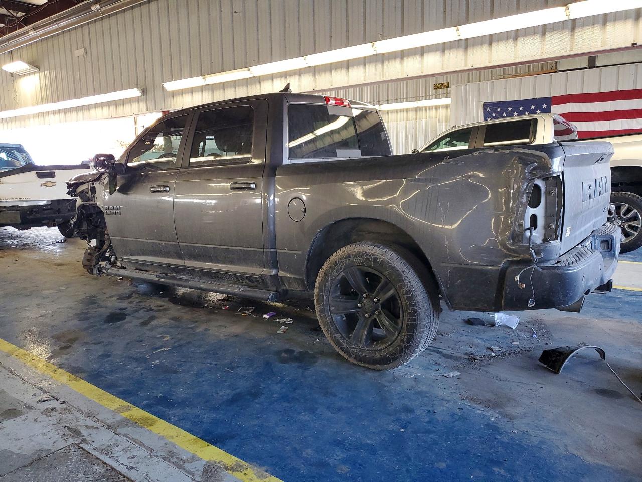 2018 RAM 1500 SPORT photo 3
