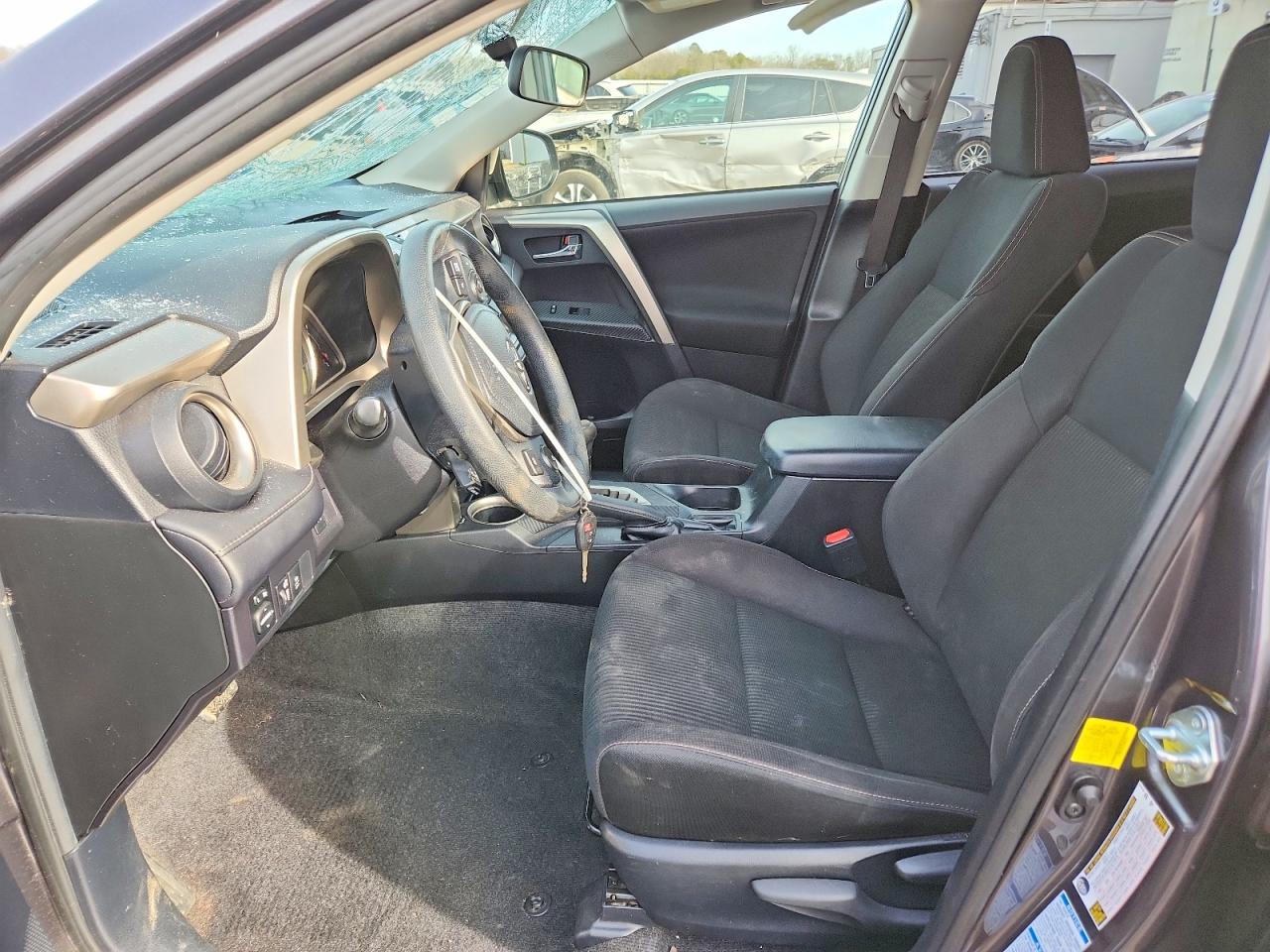 2015 TOYOTA RAV4 XLE photo 7