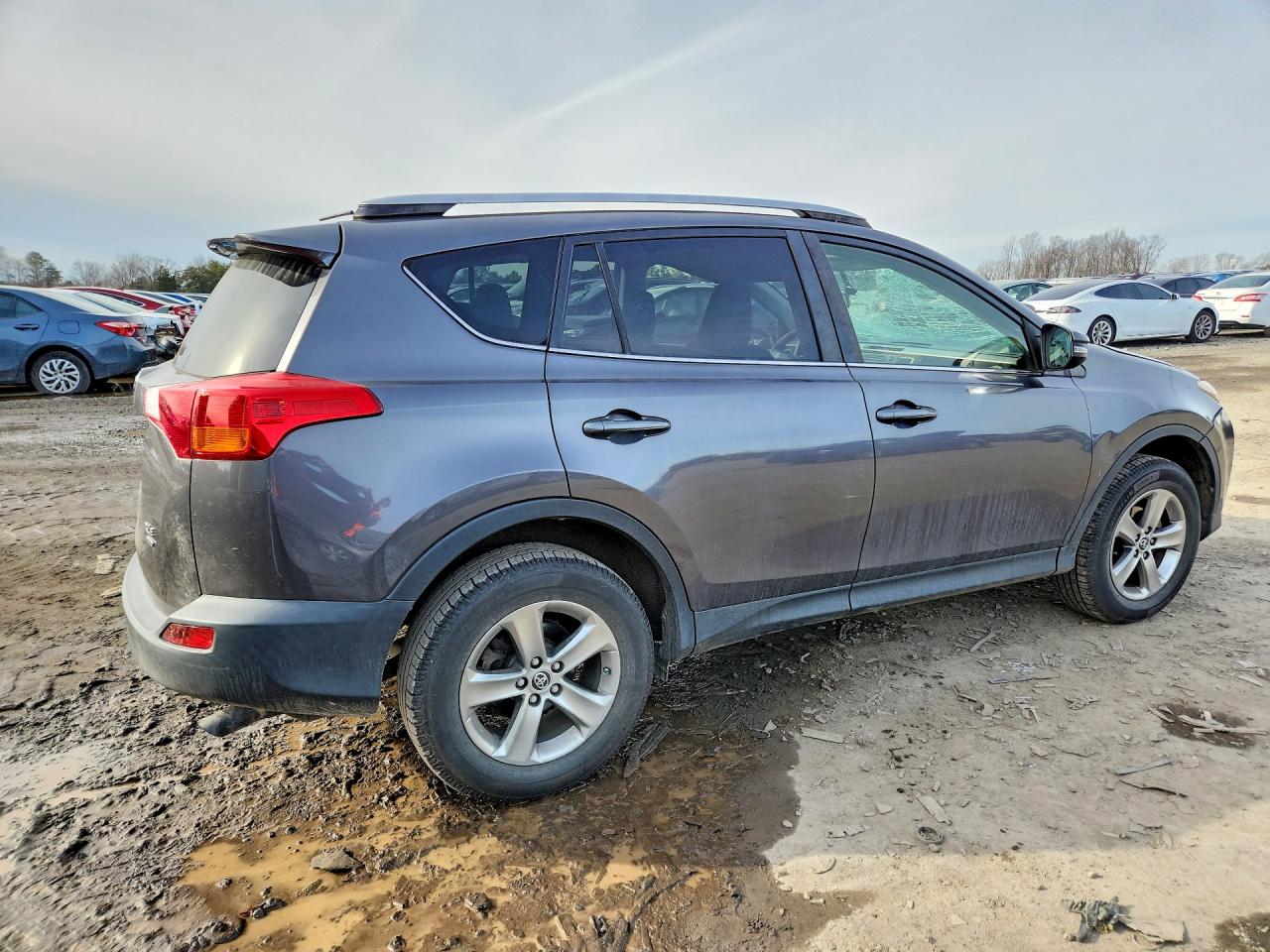 2015 TOYOTA RAV4 XLE photo 3