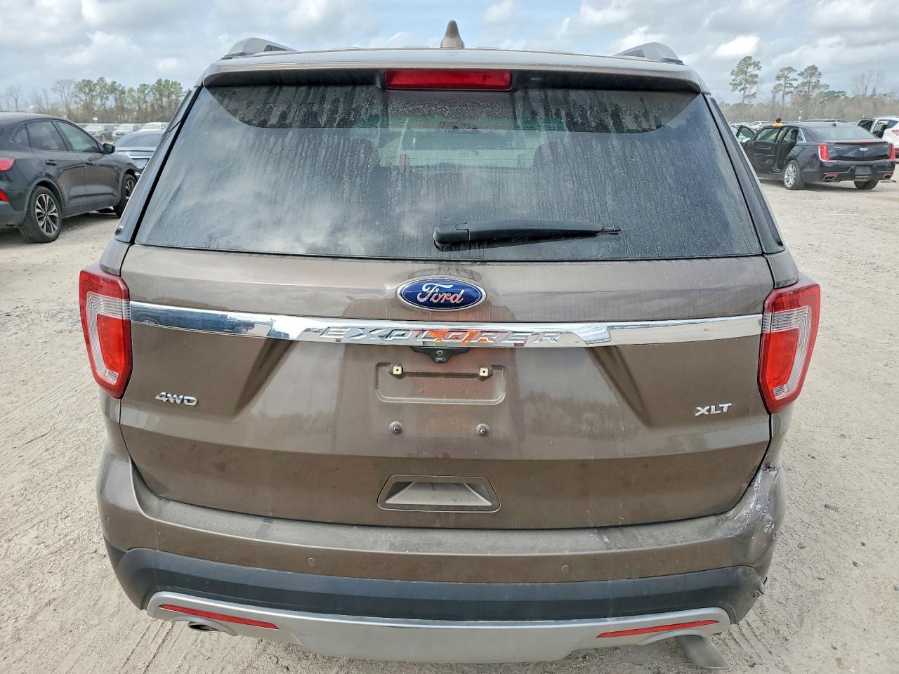 2016 FORD EXPLORER XLT photo 11