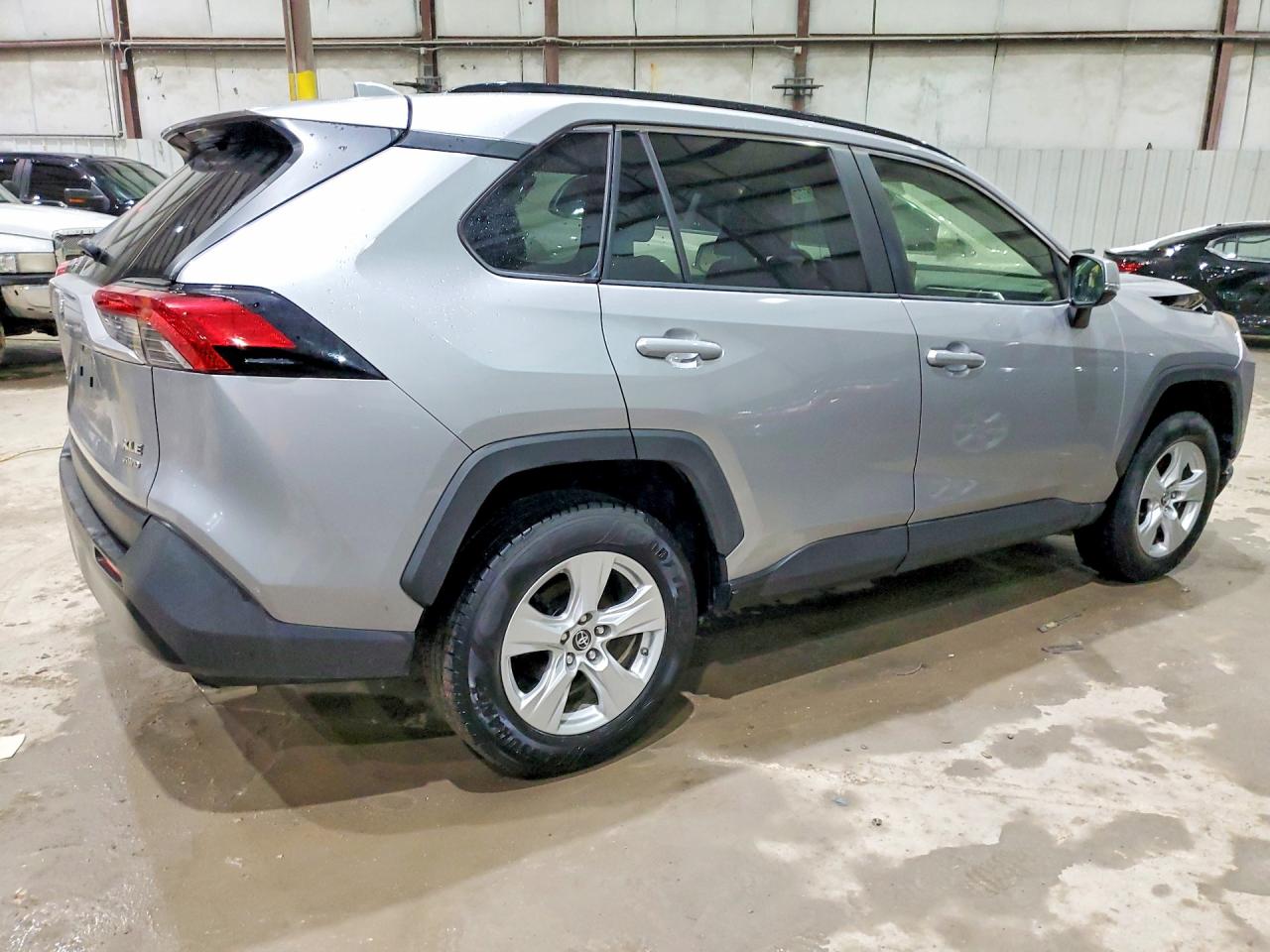 2019 TOYOTA RAV4 XLE photo 5