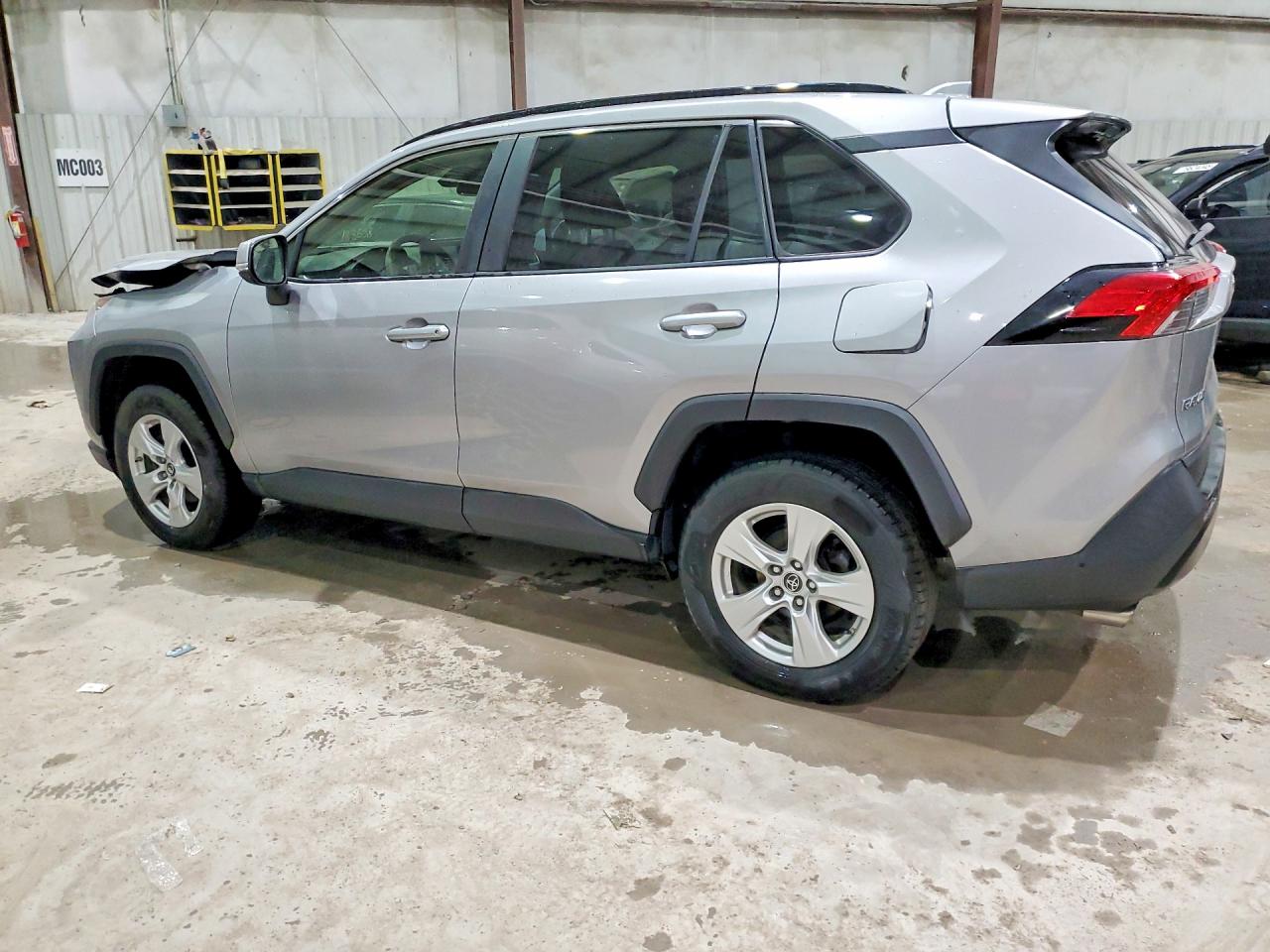 2019 TOYOTA RAV4 XLE photo 3