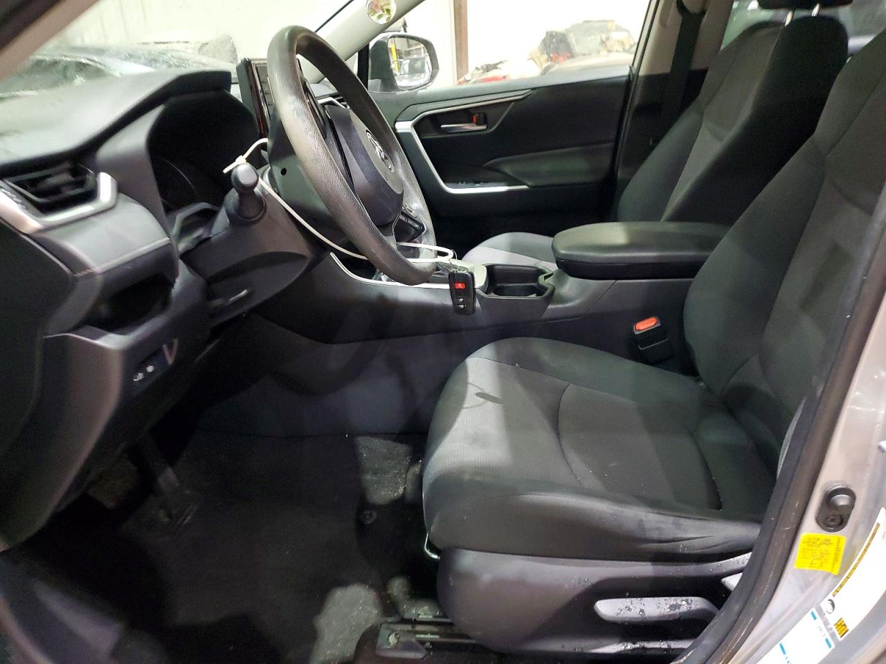 2019 TOYOTA RAV4 XLE photo 13