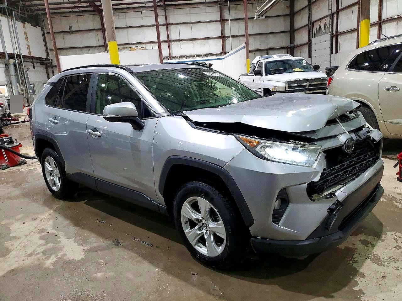 2019 TOYOTA RAV4 XLE photo 7