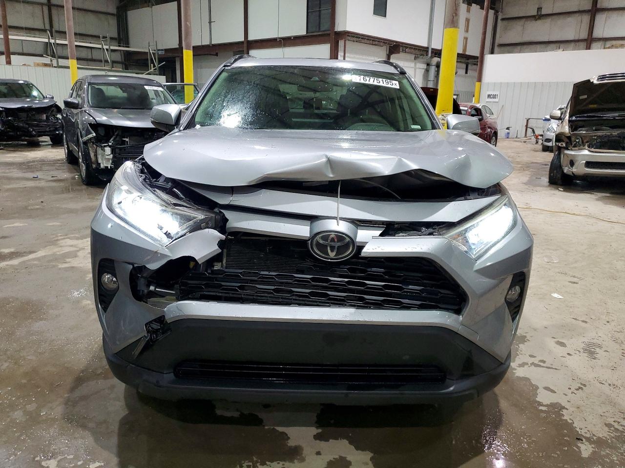 2019 TOYOTA RAV4 XLE photo 9