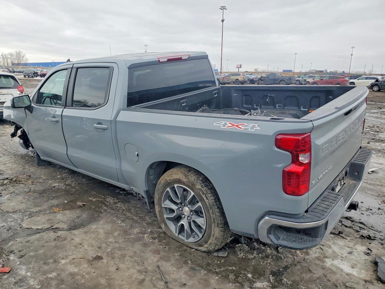 2024 CHEVROLET SILVERADO K1500 LT-L photo 4