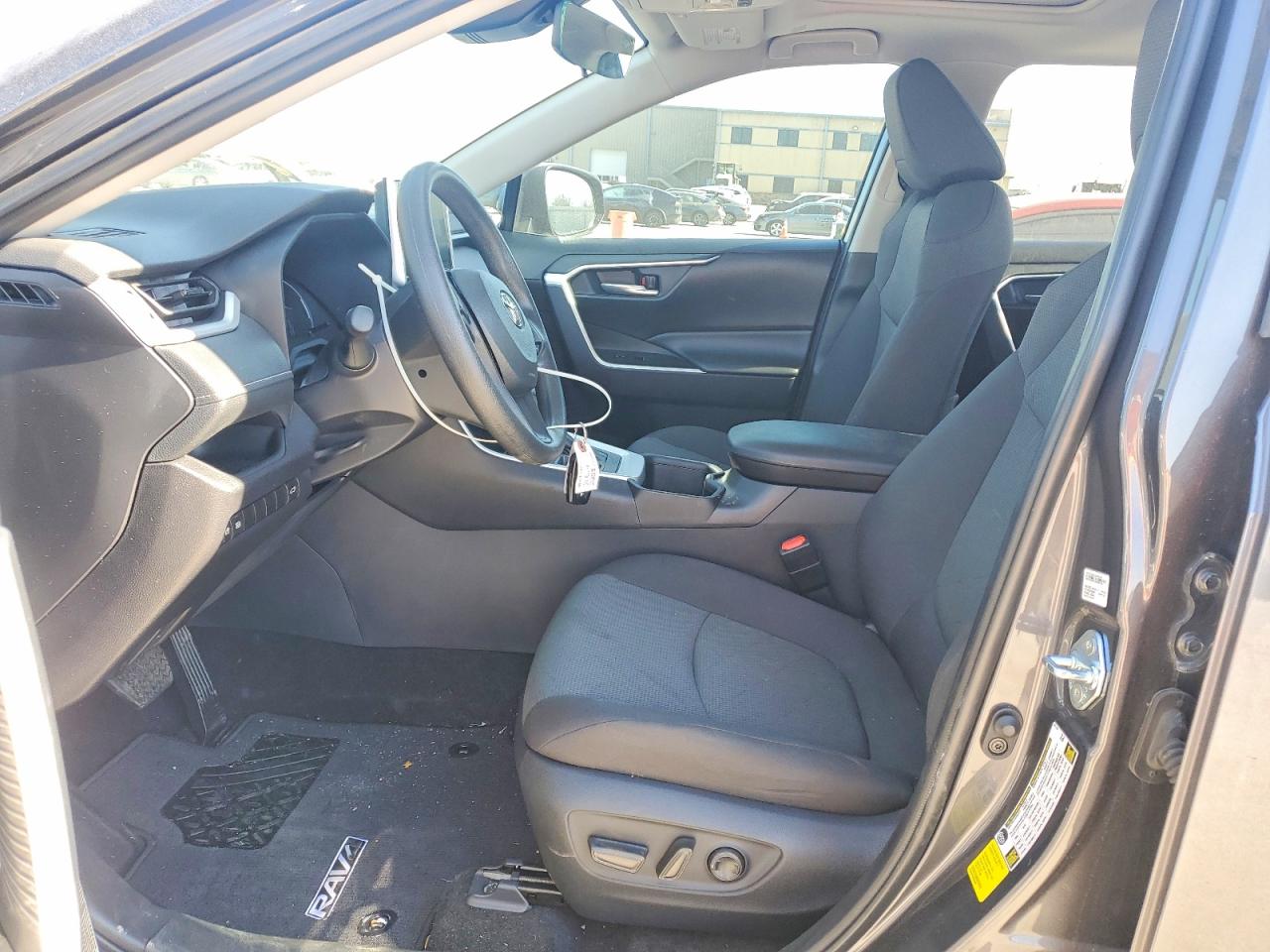 2024 TOYOTA RAV4 XLE photo 7
