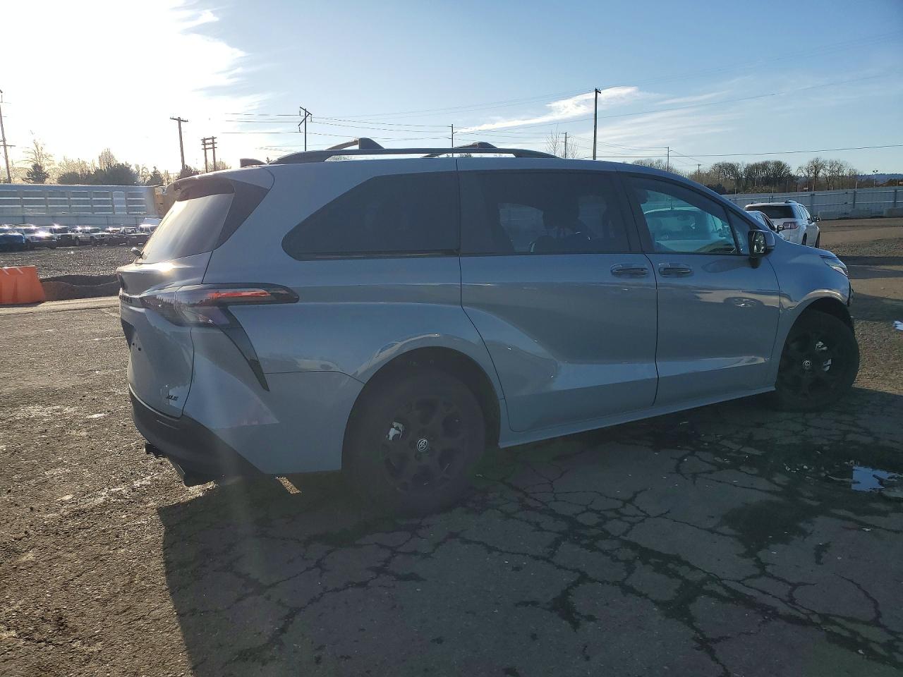 2025 TOYOTA SIENNA WOODLAND EDITION photo 5