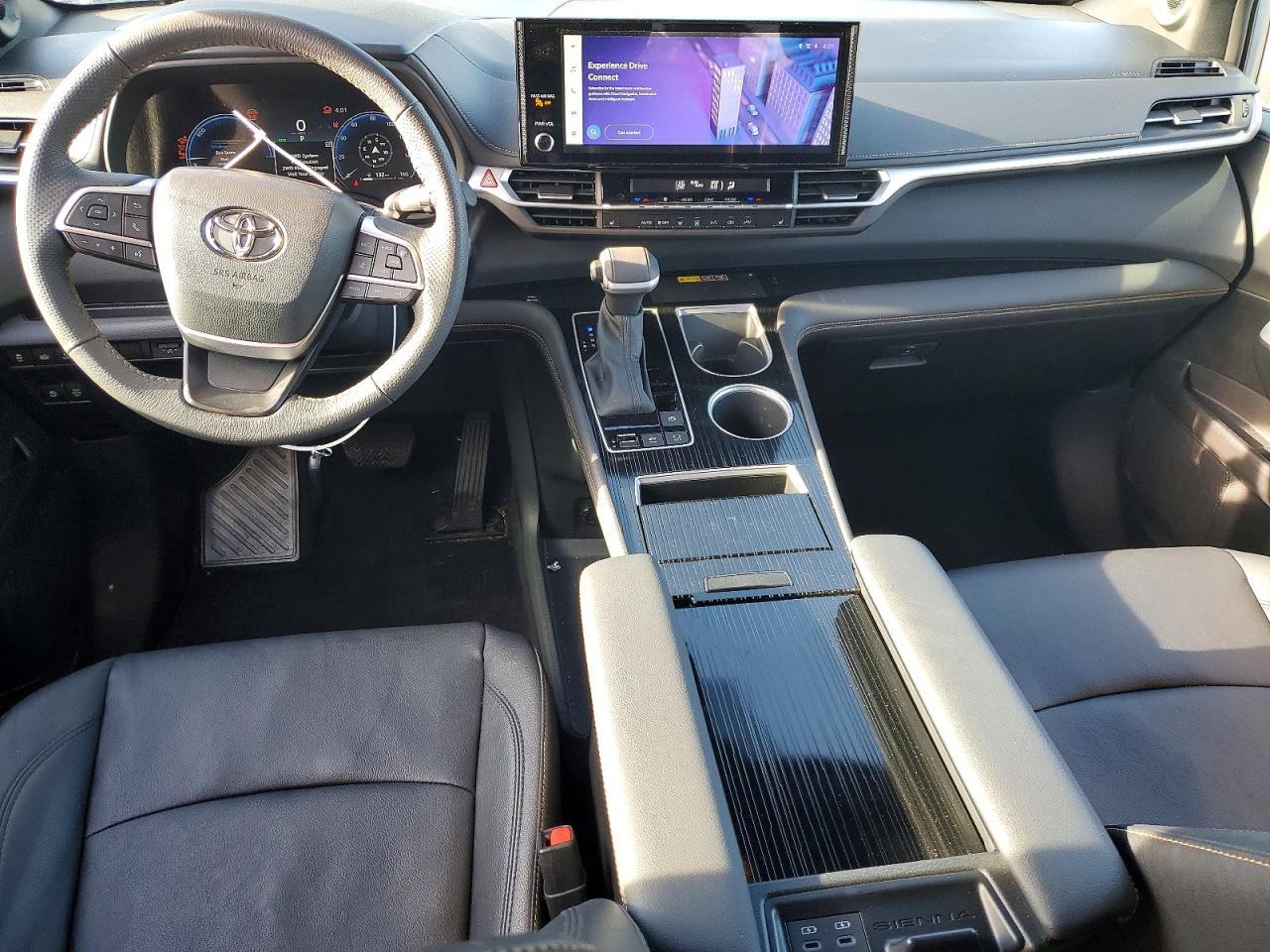 2025 TOYOTA SIENNA WOODLAND EDITION photo 15