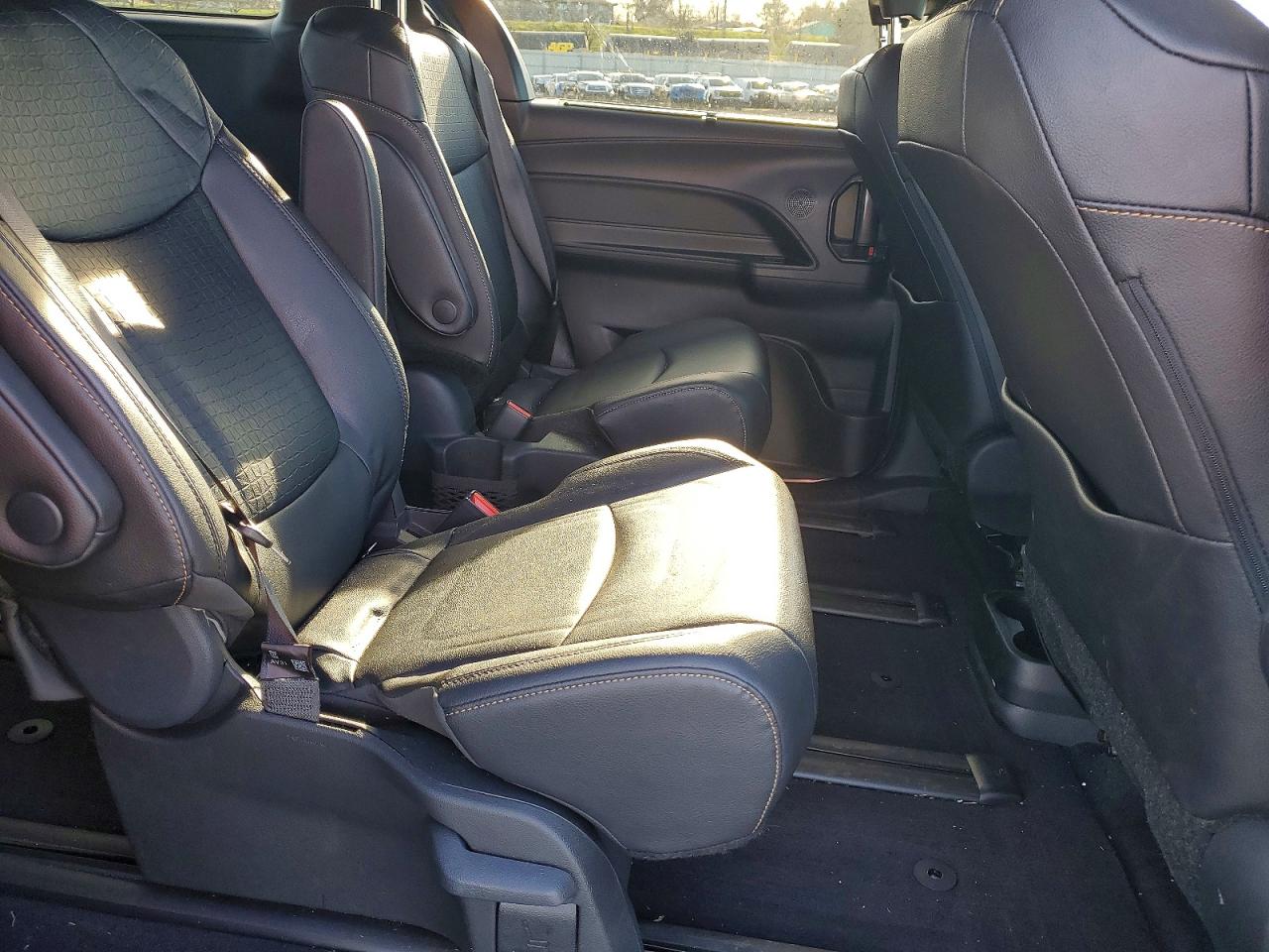 2025 TOYOTA SIENNA WOODLAND EDITION photo 19