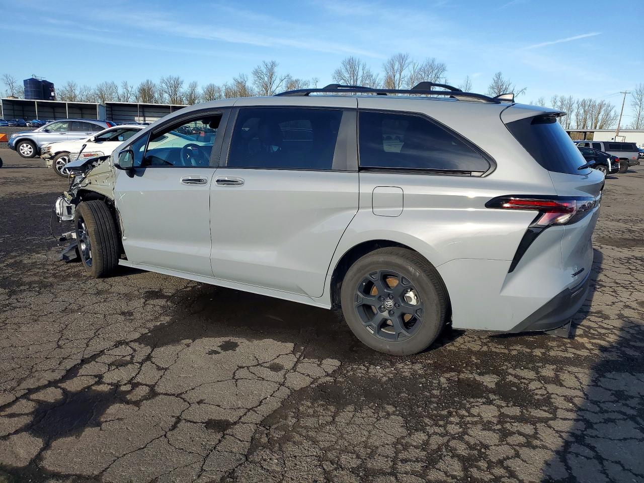 2025 TOYOTA SIENNA WOODLAND EDITION photo 3