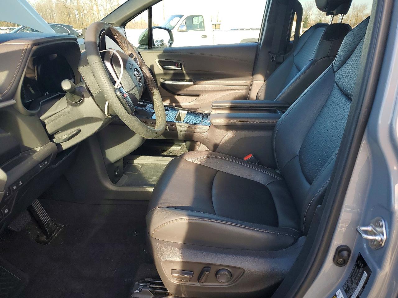 2025 TOYOTA SIENNA WOODLAND EDITION photo 13