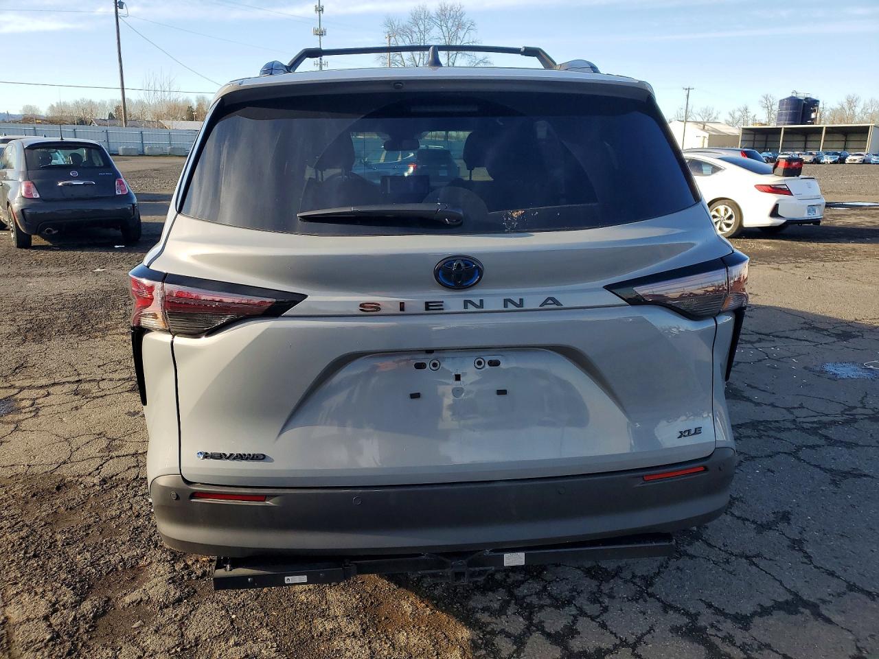 2025 TOYOTA SIENNA WOODLAND EDITION photo 11