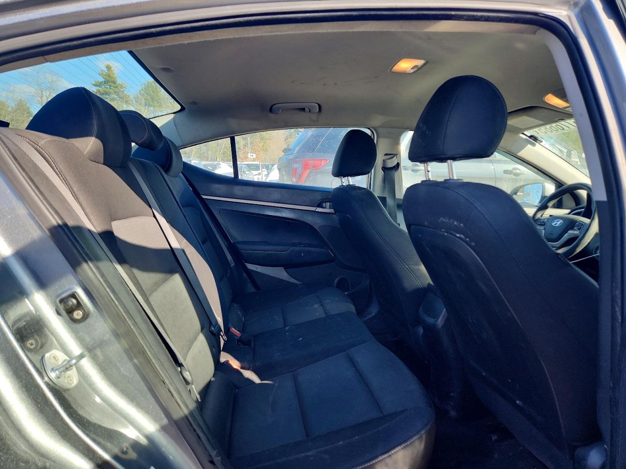 2018 HYUNDAI ELANTRA SE photo 10