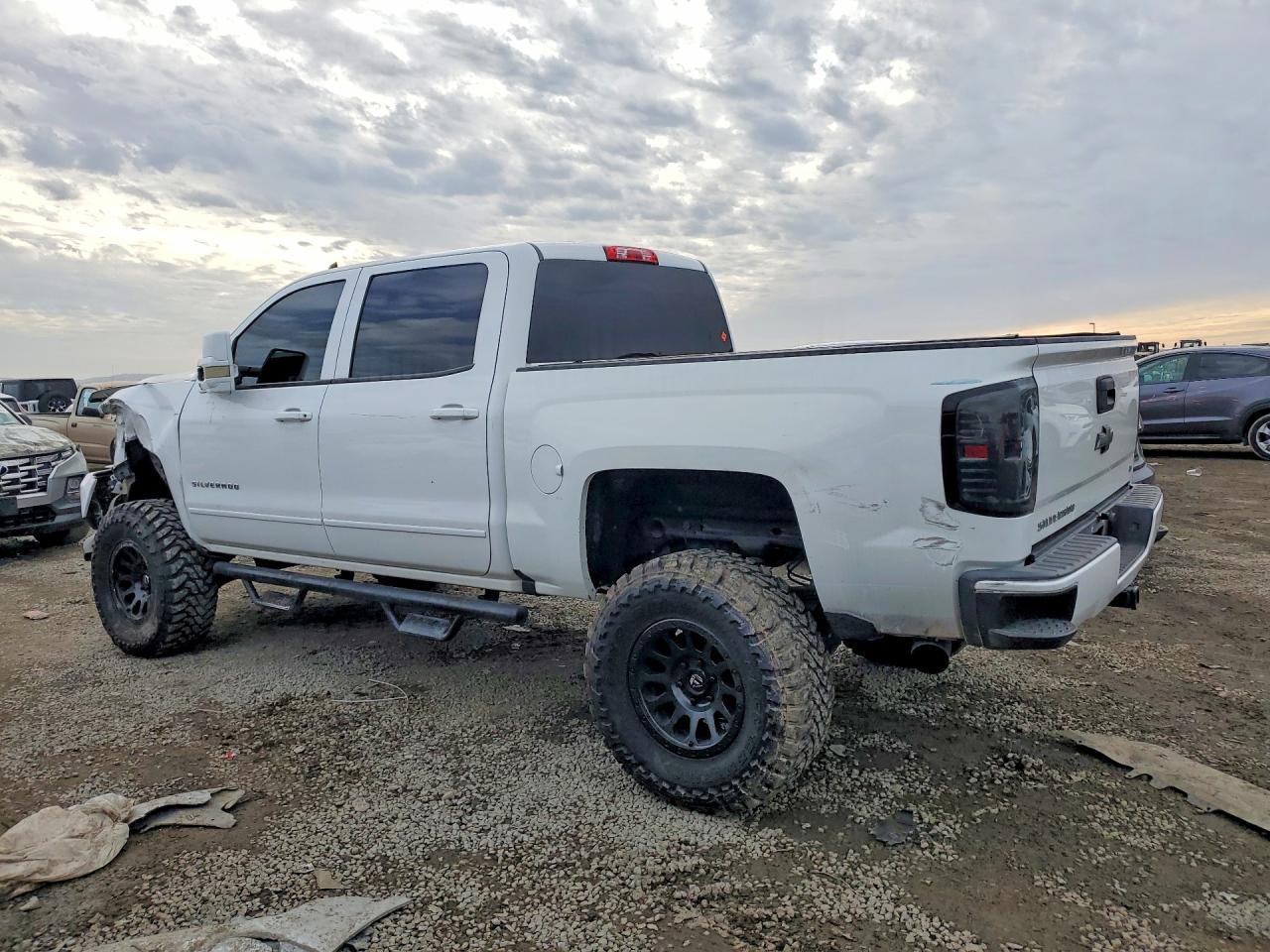 2017 CHEVROLET SILVERADO C1500 LT photo 3