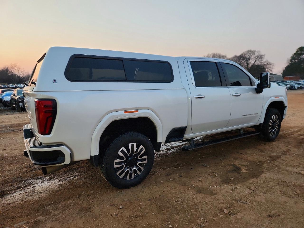 2025 GMC SIERRA K2500 DENALI ULTIMATE photo 3