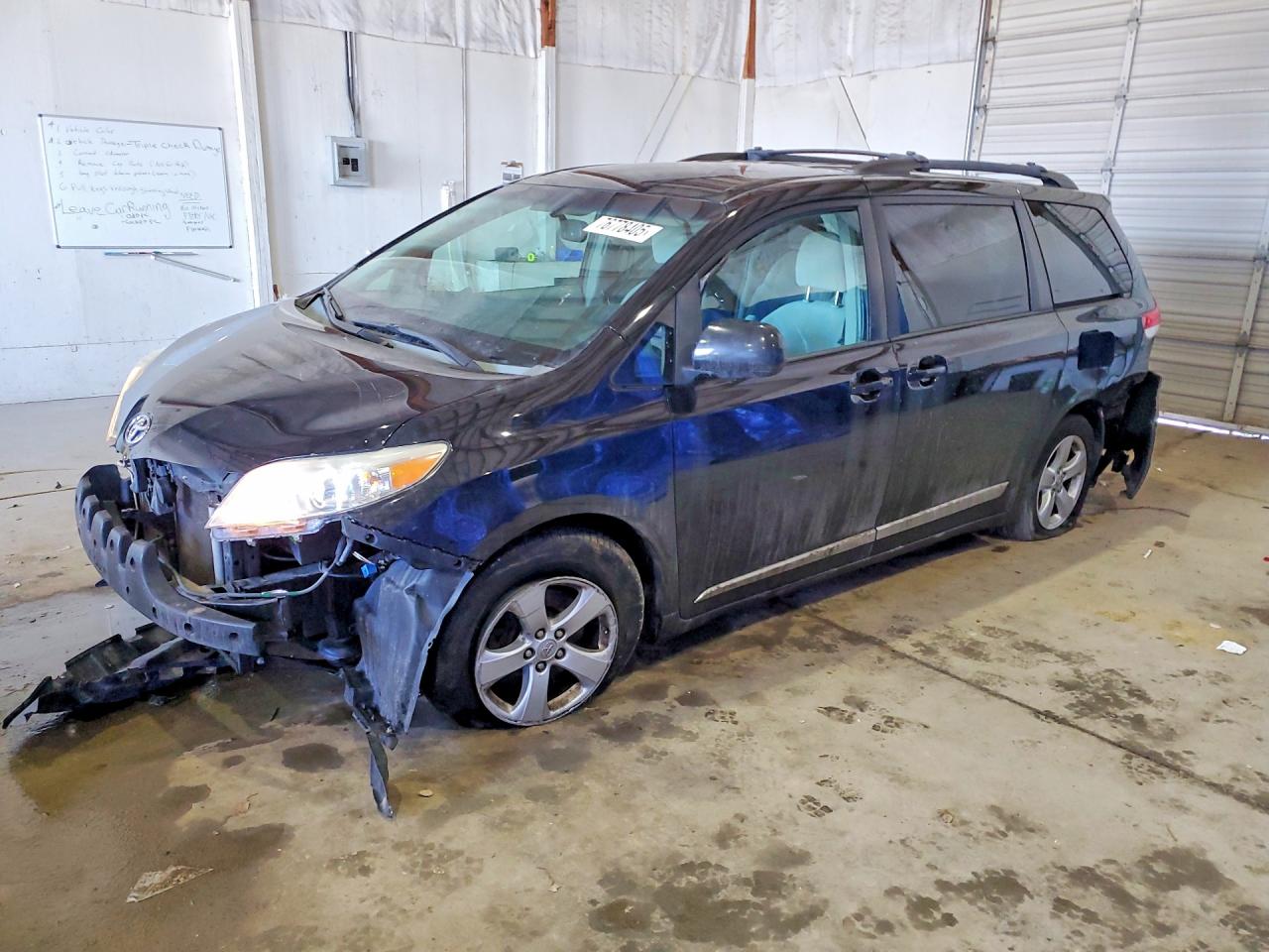 2014 TOYOTA SIENNA