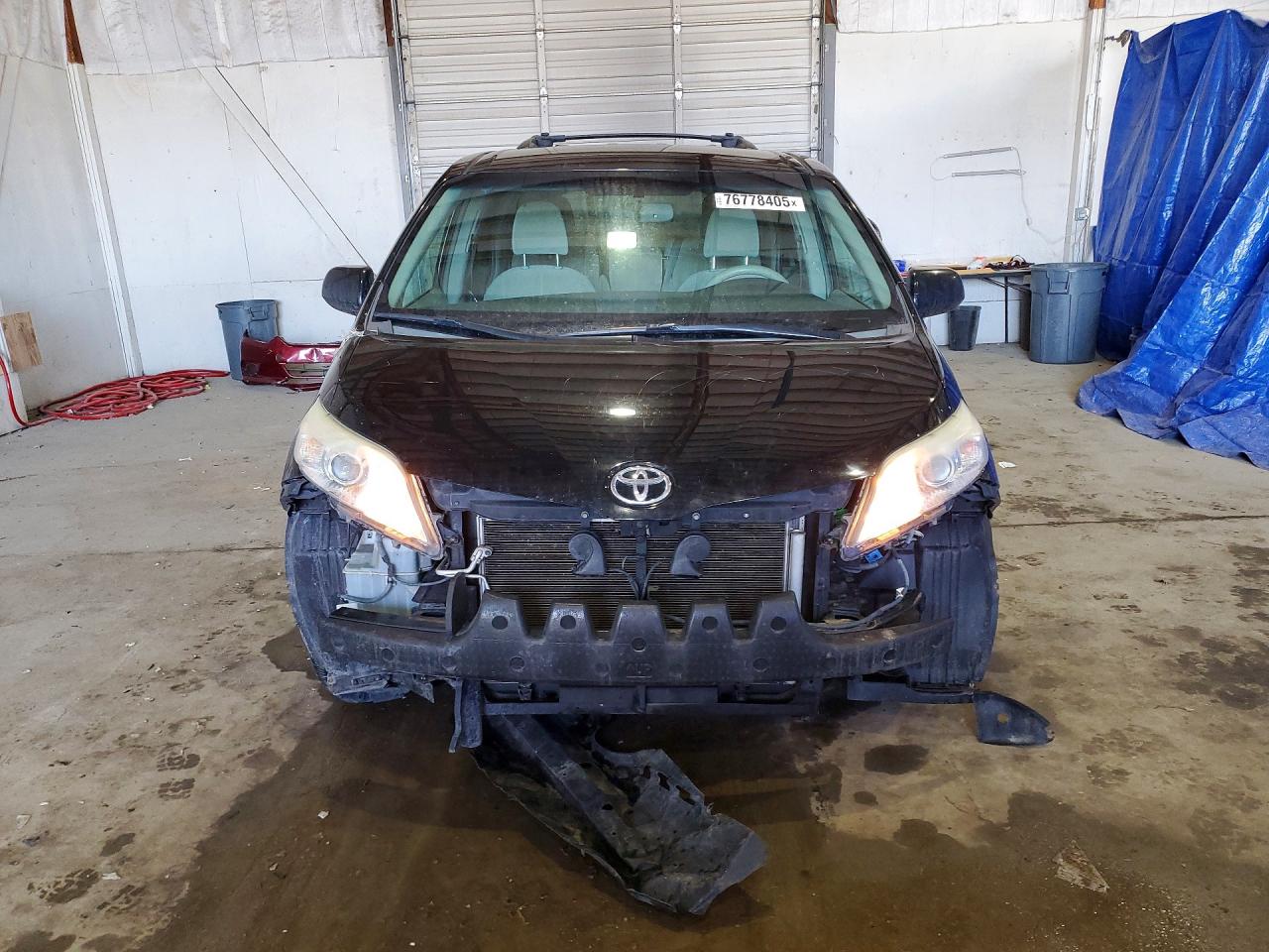 2014 TOYOTA SIENNA LE photo 13