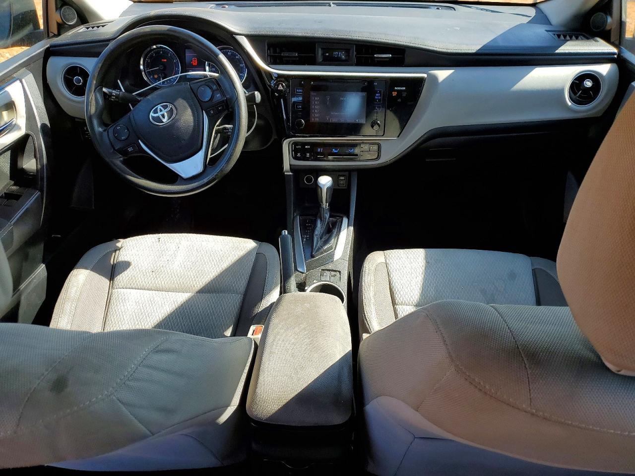 2017 TOYOTA COROLLA LE photo 8