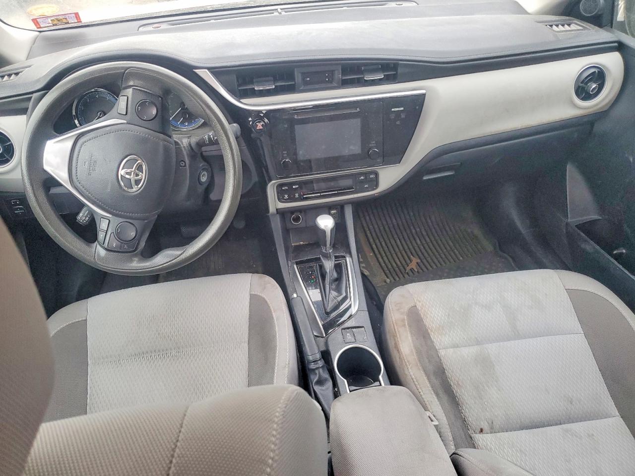 2017 TOYOTA COROLLA L photo 8